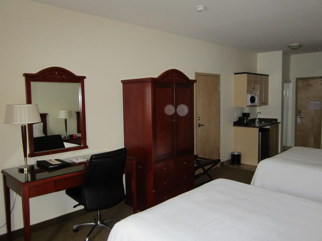 Trend Mountain Hotel & Conference Centre Tumbler Ridge Room photo